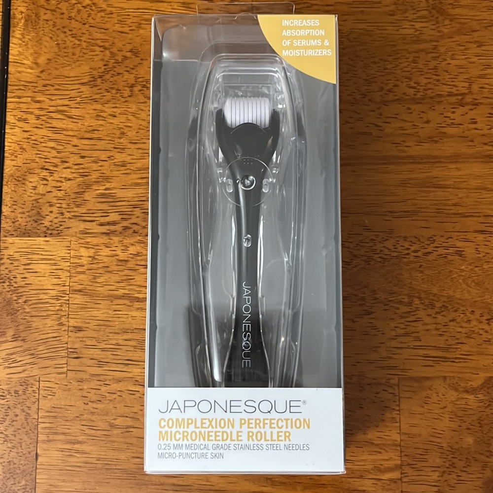 Japonesque Complexion Perfection Microneedle Roller Increases absorption
